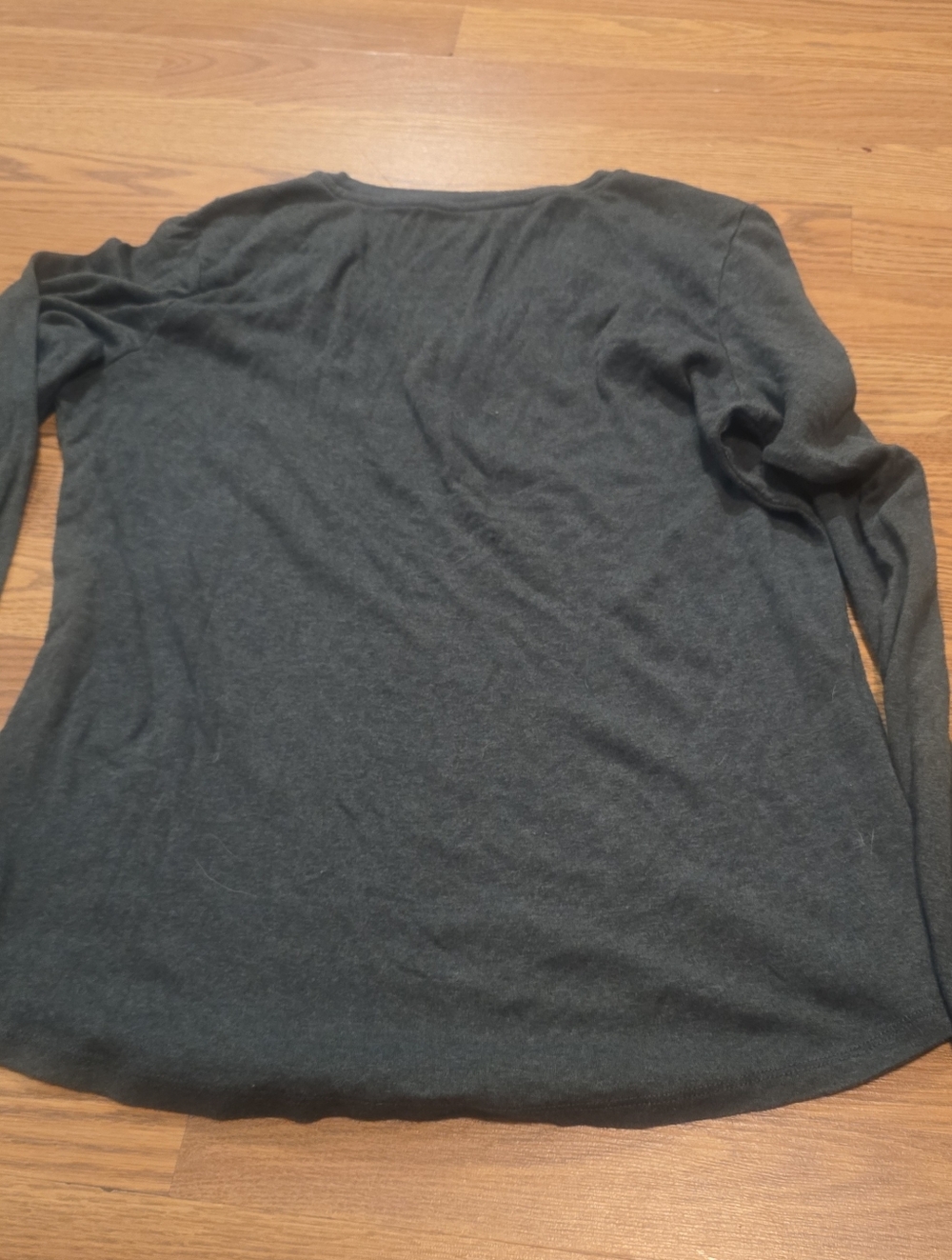 Women’s Long Sleeve Scoop Neck Top  Green